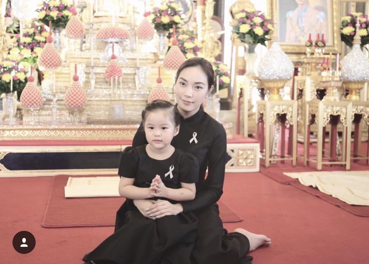 เข็มกลัดโบว์ไว้อาลัย
