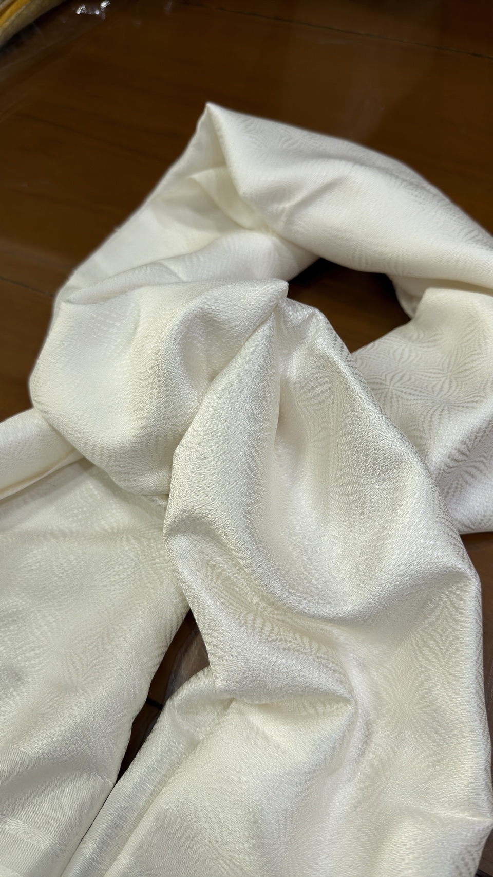 ผ้าคลุมไหล่ผ้าไหม ไหมแท้ ยกดอกลีลาวดี ขนาด 63x200ซม. สีขาว รหัส ZYG-AA-111868171