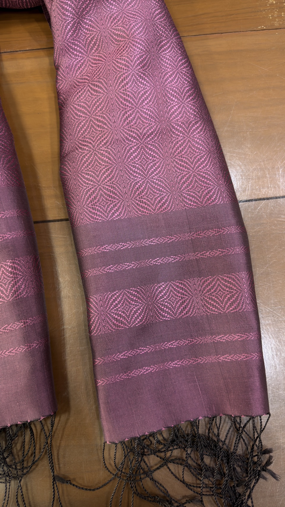 ผ้าคลุมไหล่ผ้าไหม ไหมแท้ ยกดอกลีลาวดี เนื้อละเอียด ขนาด 63x200ซม. สีชมพูเข้ม รหัส ZYG-AA-11176813