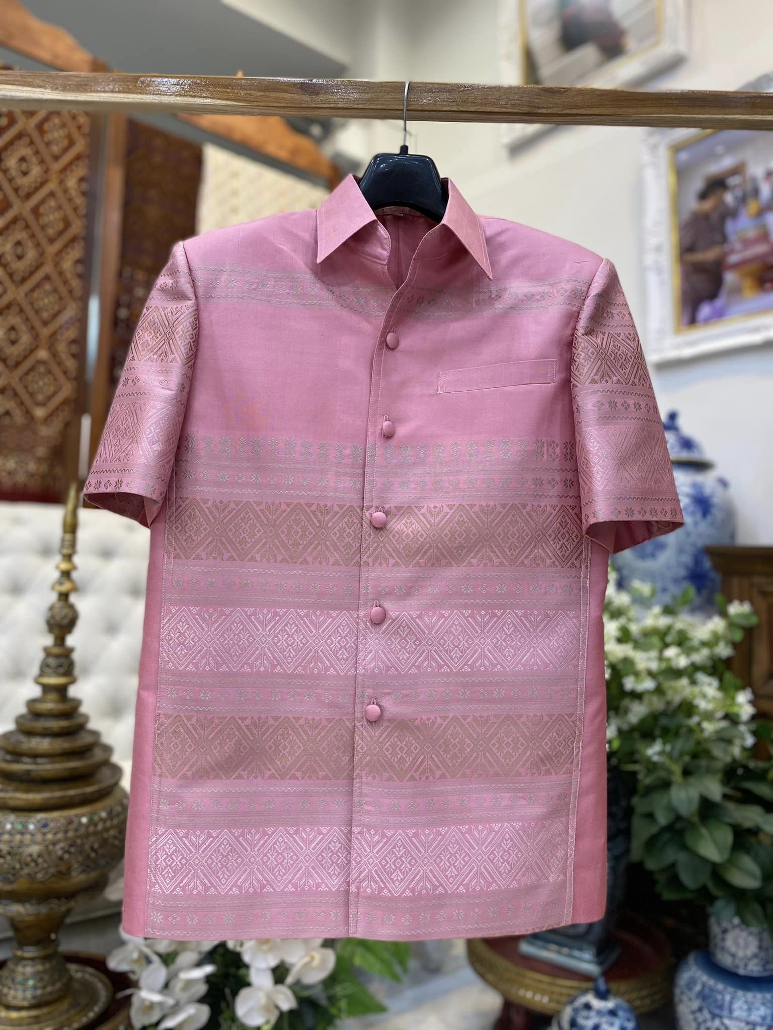 เสื้อสูทไหมแพรวา แขนสั้น พื้นสีชมพู เลือกไซส์ รหัส DR-BM092966110021