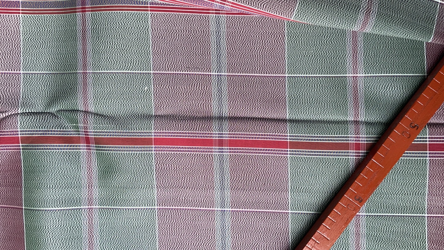 ผ้าไหมโสร่ง ไหมแท้ หางกระรอก สีเขียวสลับคละสี ขายตามความยาวเมตร รหัส R1B-76-092668161