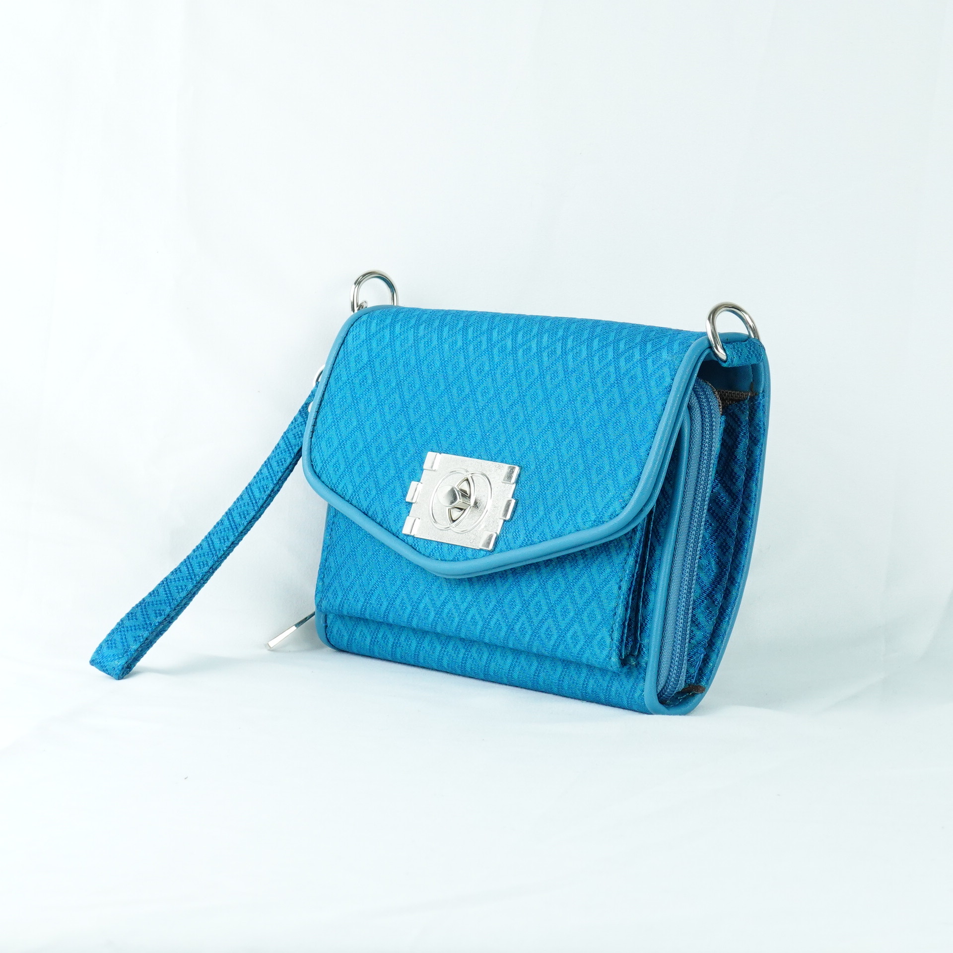 กระเป๋าถือไหมแท้ทรงคลัทช์ พร้อมสายสะพาย ขนาด 15x20ซม.สีฟ้า รหัส GO-TT-060568167