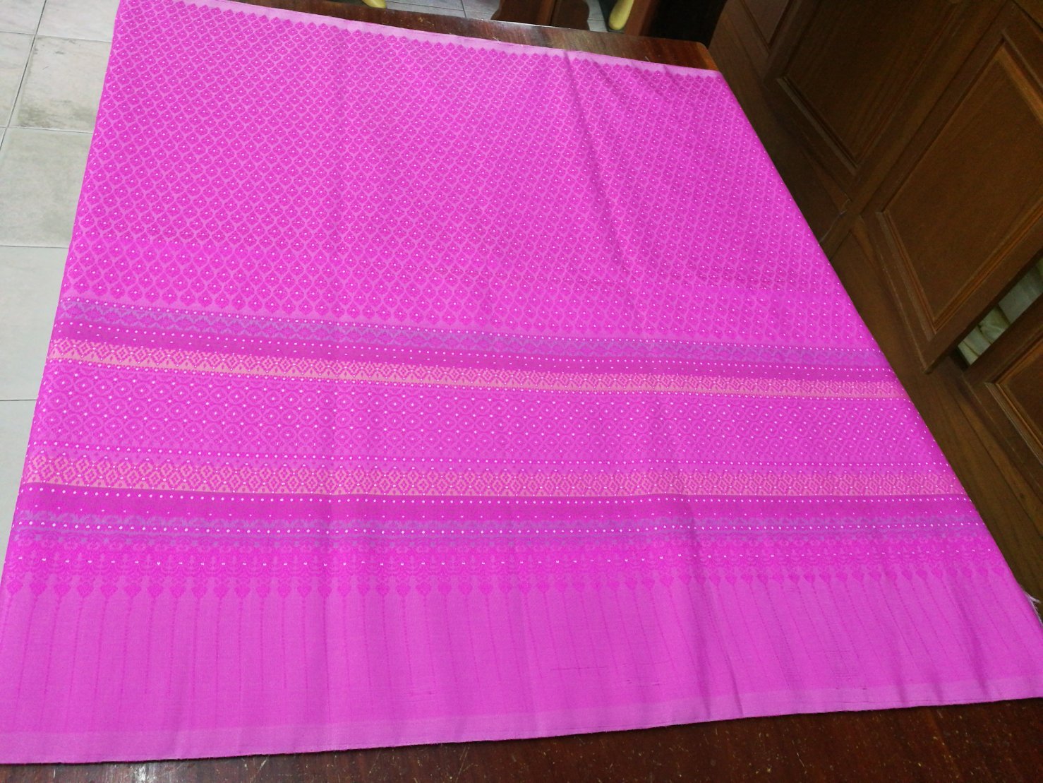 ซิ่น ผ้าไหมยกสุรินทร์ ไหมแท้ 32ตะกอ ขนาด 1x2เมตร สีชมพูบานเย็น สอดเกสร N11-NY1108654