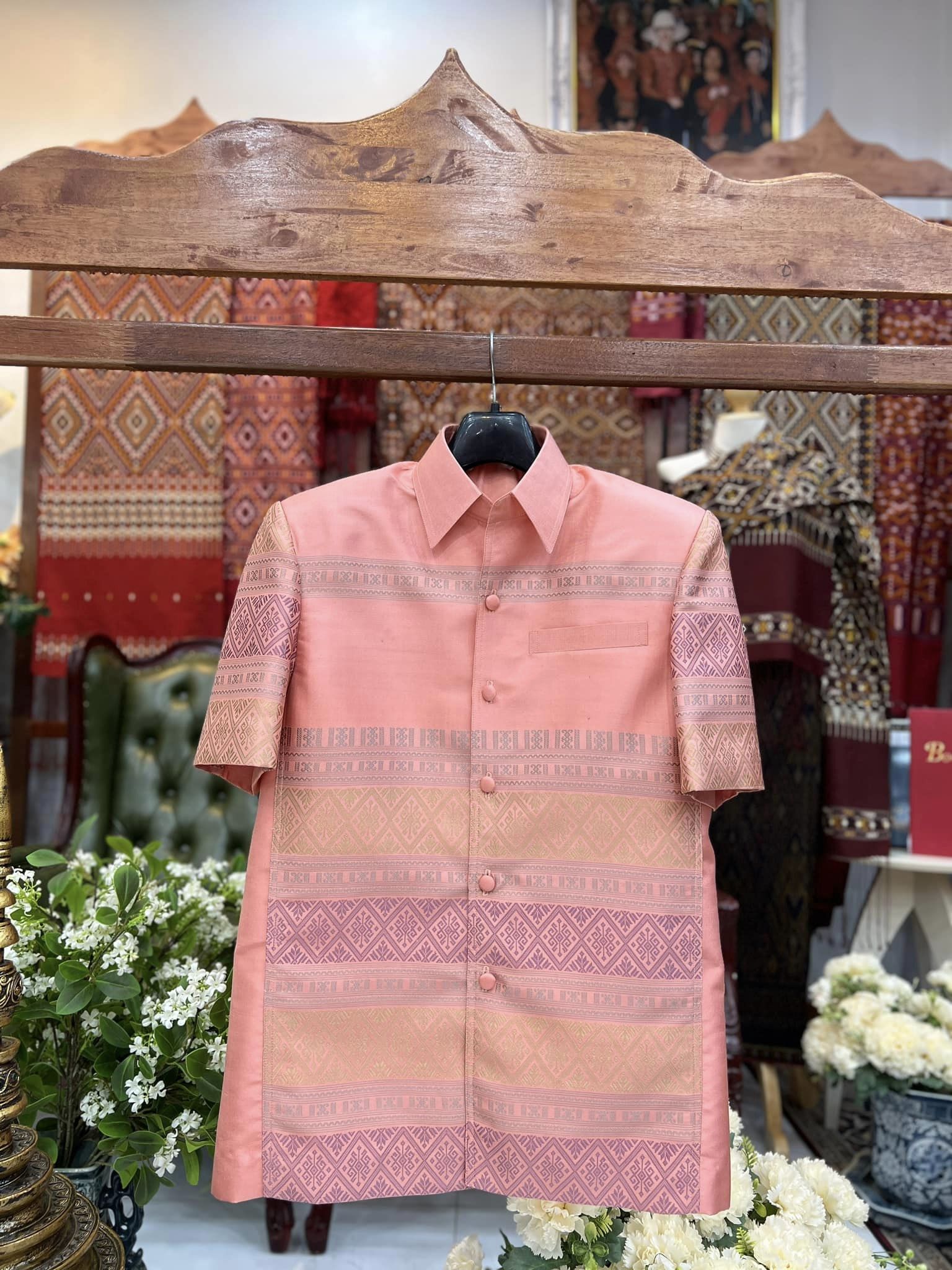 เสื้อสูทไหมแพรวา แขนสั้น พื้นสีชมพู เลือกตามไซส์ รหัส DR-BM-03066712264