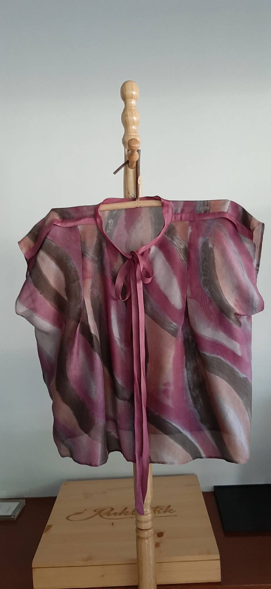 Rukbatik เสื้อ [ลายเครือเถาว์] ผ้าไหม สีตามที่ลูกค้าต้องการ