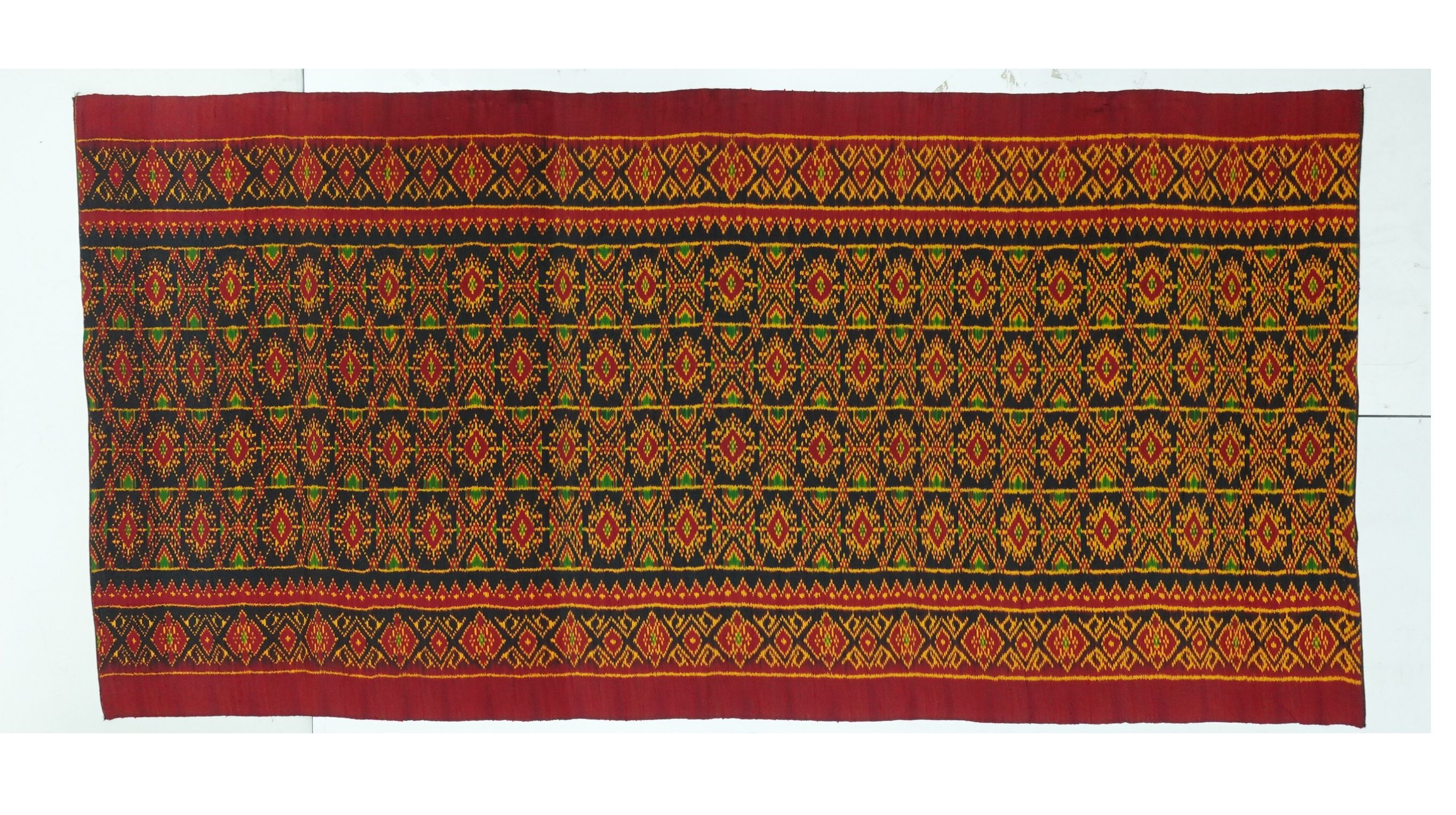 ซิ่น ผ้าไหมมัดหมี่ 3ตะกอ ขนาด1x2เมตร ลายเต่างับ พื้นสีแดง รหัส R2Q-ME-66-0820671108