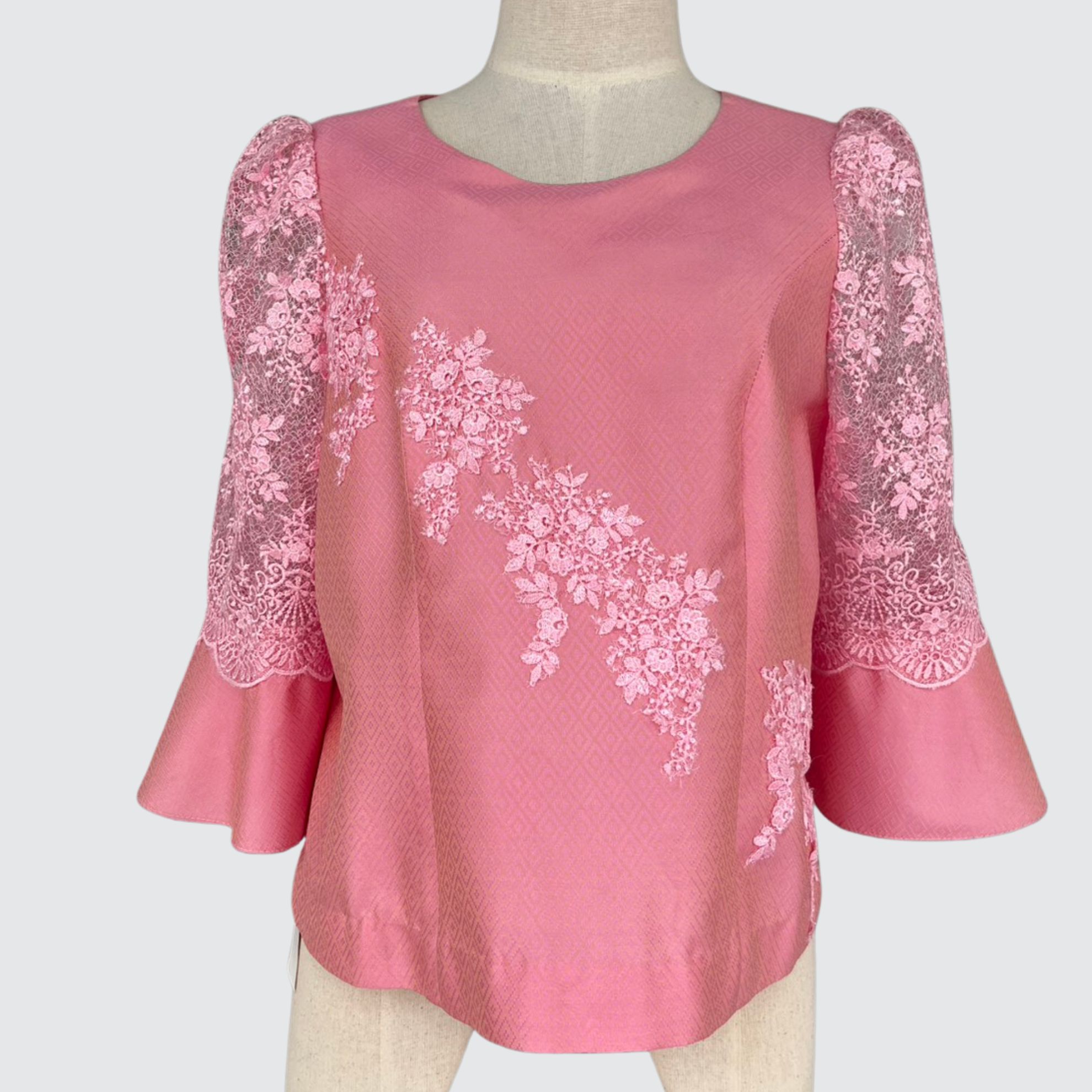 เสื้อสตรีแต่งลายลูกไม้ เนื้อยกดอก ไหมแท้ 100% | เลือกไซส์ | เลือกสีได้โดยแจ้งรหัสผ้าที่หมายเหตุ รหัส WD-PTS-1009686