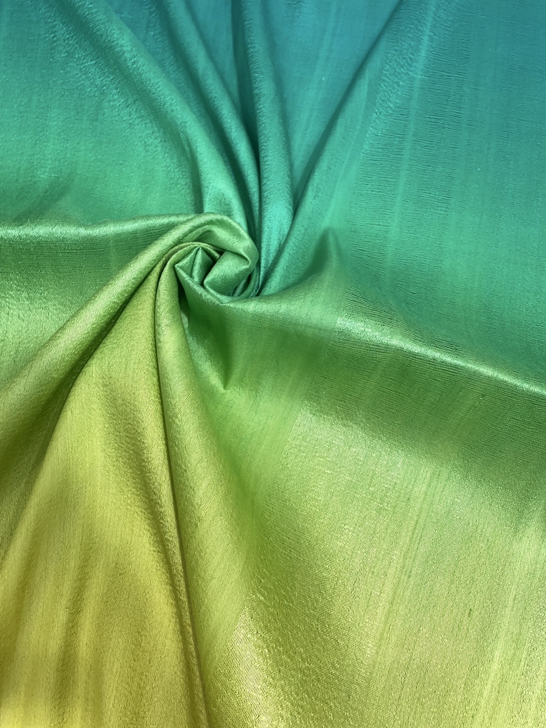 ผ้าไหมย้อมสไลด์สี ไหมบ้านทอมือ 2ตะกอ สีเขียว-สีเหลืองมะนาว เลือกขนาด รหัส BT-TT-0803681