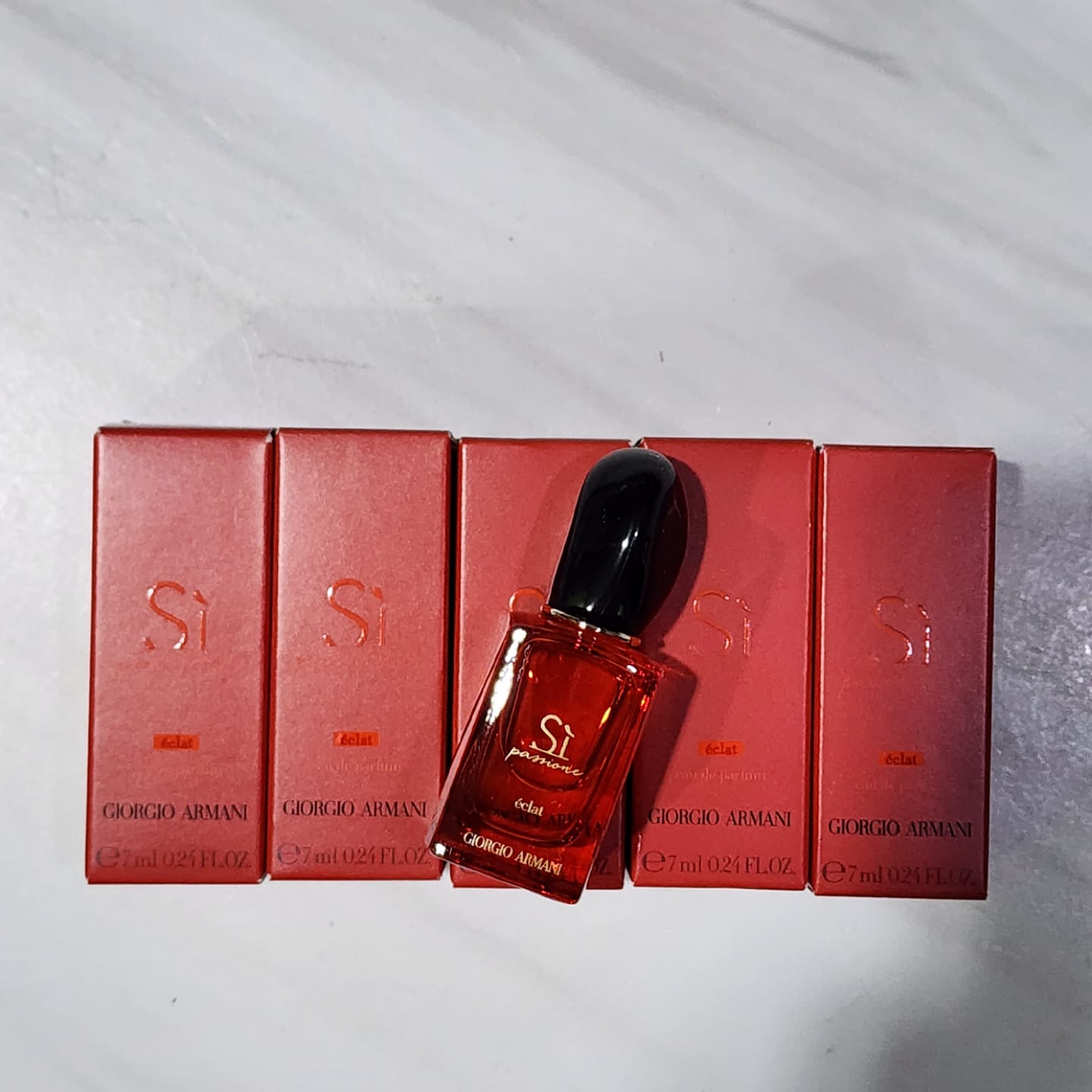 น้ำหอมจิ๋วมินิ Giorgio Armani Si Passione Eclat EDP 7ml แบบแต้มมีกล่อง ( Mini Perfume น้ำหอมขนาดพกพา) น้ำหอมจิ๋วมินิ ขวดน่ารัก ตั้งโชว์ก็สวย พกพาก็สะดวก หัวแต้มตามจุดชีพจร