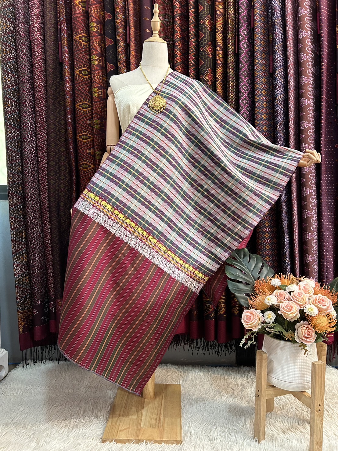 ผ้าขาวม้า ผ้าไหมแท้ ขนาด 60x200cm ขิดลายช้าง สีคละสี รหัส R4E-PS-081681