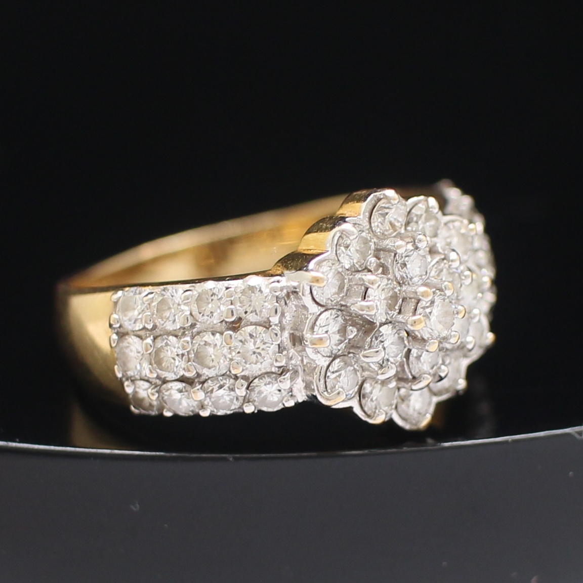 RG250459 แหวนเพชรกระจุก เพชรแท้ 7 เม็ด 0.21 กะรัต และ 36 เม็ด 1.08 กะรัต เพชรรวม 1.29 กะรัต ทองแท้ 18k นน.รวม 4.7 กรัม ขนาดแหวน 56