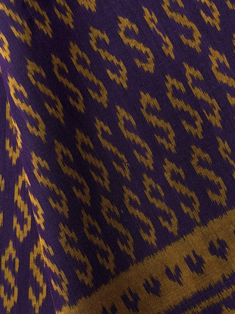 ซิ่น ผ้าไหมมัดหมี่ 3ตะกอ ขนาด 1x2 เมตร ลายขอพระราชทาน สีม่วง รหัส PCS-NY-11226818