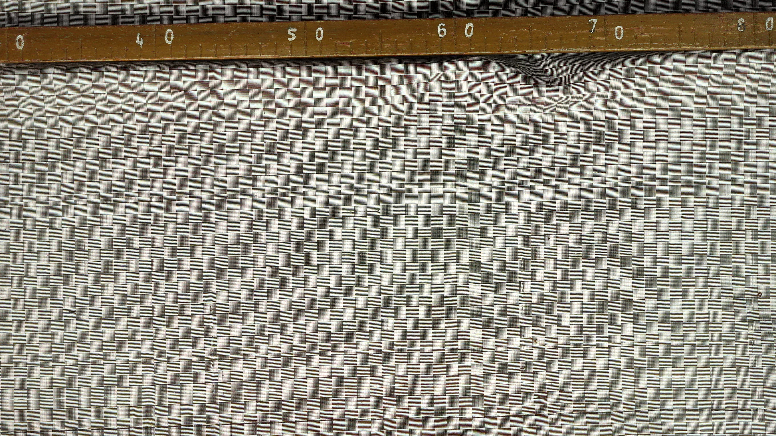 ผ้าไหมลายเกล็ดเต่า เนื้อไหมบ้าน ไหมแท้ สีเทา ขายตามความยาวหลา รหัส R1D-NY-01236807