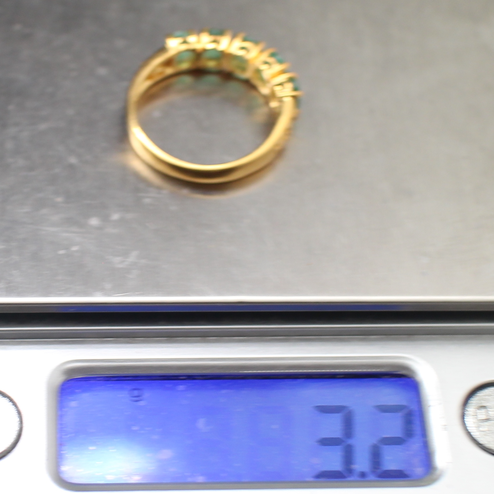 RG250072 แหวนมรกตแถวก้านฉลุลาย ทองแท้ 90% นน.รวม 3.2 กรัม ขนาดแหวน 55