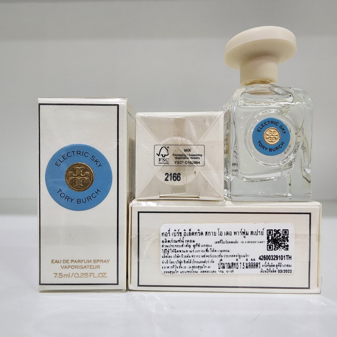 น้ำหอมจิ๋วมินิ Tory Burch Electric Sky ขวดจิ๋ว 7.5ml ป้ายไทย ขอกรีดกล่องด้านบนเพื่อยัดให้แน่นป้องกันน้ำหอมซีม ( Mini Perfume น้ำหอมขนาดพกพา) น้ำหอมจิ๋วมินิ ขวดน่ารัก ตั้งโชว์ก็สวย พกพาก็สะดวก หัวแต้มตามจุดชีพจร