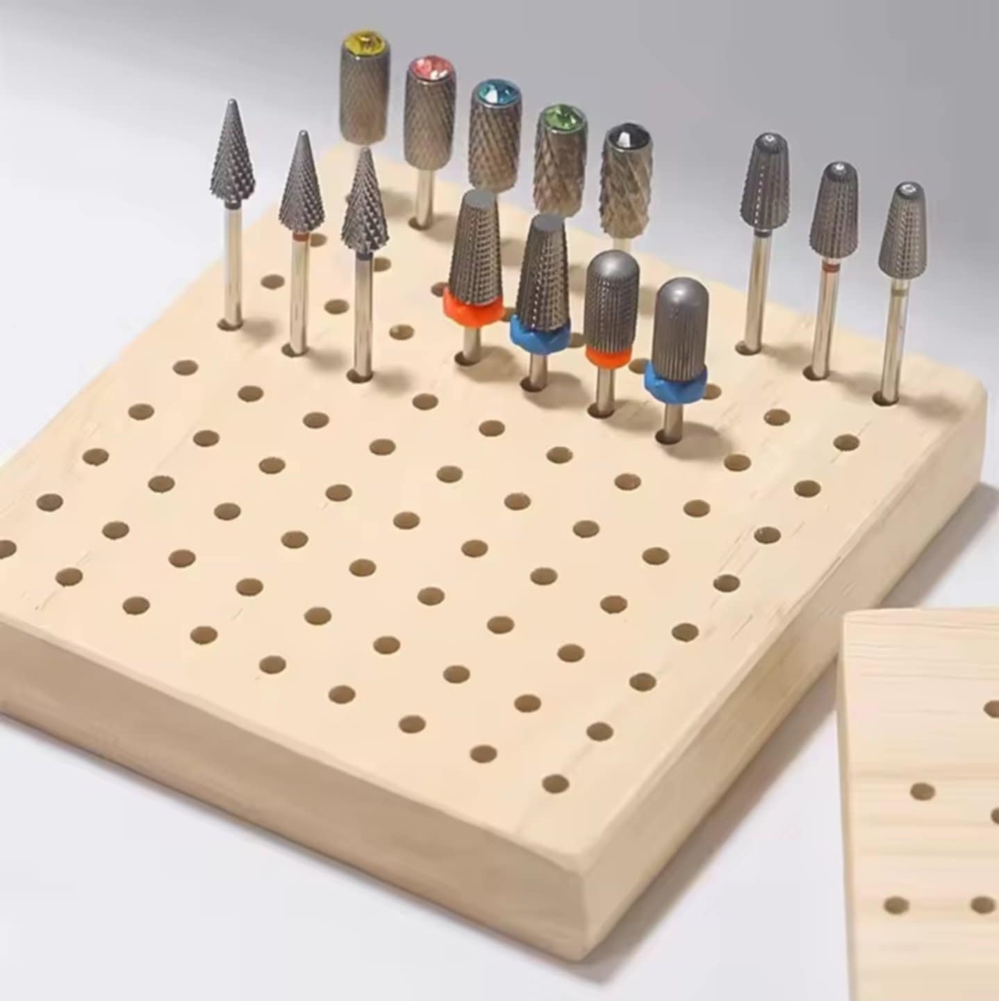 แท่นจัดระเบียบหัวเจียรเล็บ กล่องไม้เสียบหัวเจียร บล็อกใส่หัวเจียร ขนาด10x10cm