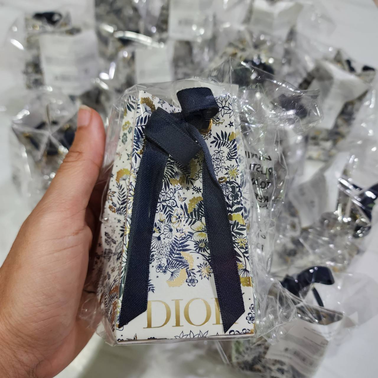 น้ำหอมจิ๋วมินิ Dior Jadore infinissime EDP 5ml แพคเกจ Limited แบบแต้มมีกล่อง ( Mini Perfume น้ำหอมขนาดพกพา) น้ำหอมจิ๋วมินิ ขวดน่ารัก ตั้งโชว์ก็สวย พกพาก็สะดวก หัวแต้มตามจุดชีพจร