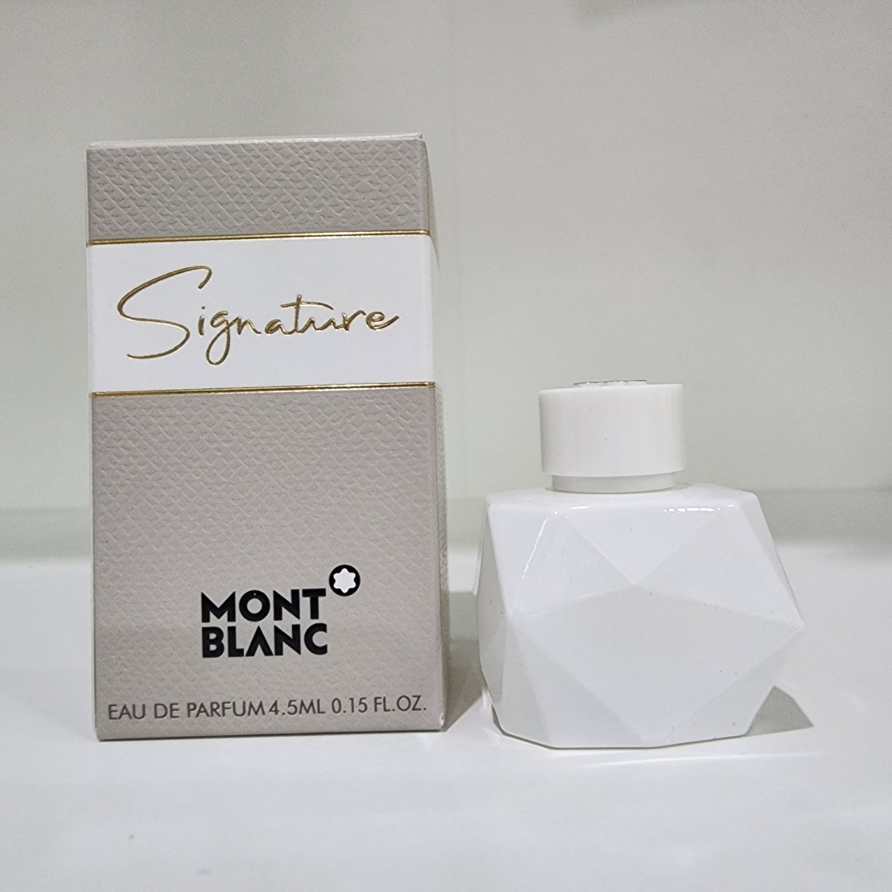 น้ำหอมจิ๋วมินิ MontBlanc Signature EDP 4.5ml แบบแต้มมีกล่อง ( Mini Perfume น้ำหอมขนาดพกพา) น้ำหอมจิ๋วมินิ ขวดน่ารัก ตั้งโชว์ก็สวย พกพาก็สะดวก หัวแต้มตามจุดชีพจร