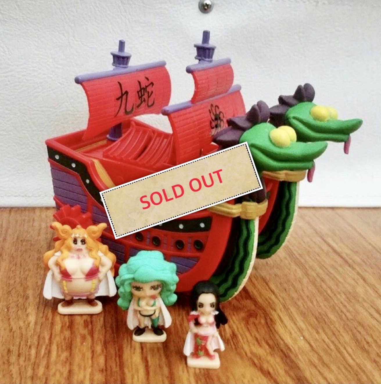 ONE PIECE BOAT BOA HANCOCK FIGURE BANPRESTO 2011 JAPANESE ANIME TOY 1 ชุด มีเรือ พร้อมตุ๊กตา 3 ตัว สินค้ามีส่วน ประกอบชิ้นเล็ก เหมาะสำหรับเด็กอายุ 6 ขวบขึ้นไป