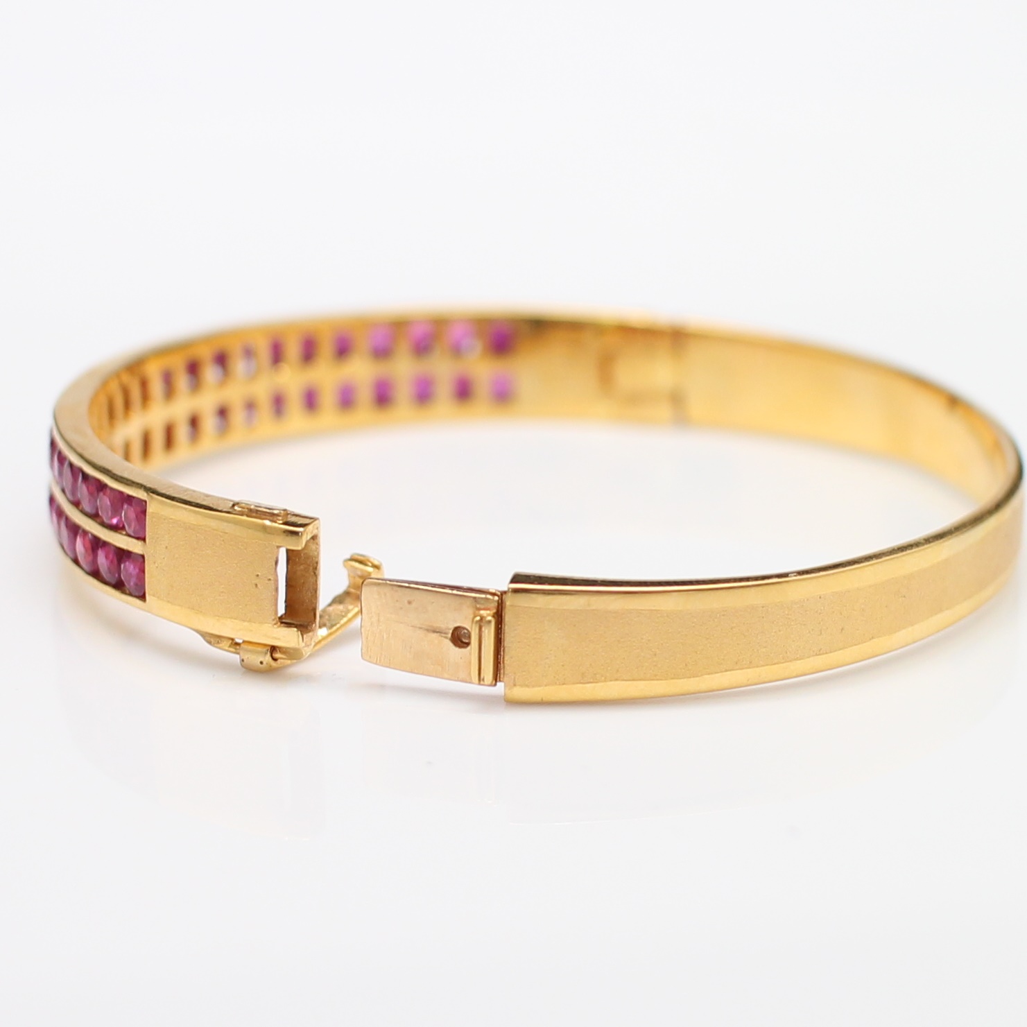 BL25081 กำไลทับทิมเจียรไน 2 แถว ครึ่งวง ทองแท้ 90% นน.รวม 30.6 กรัม เส้นผ่านศูนย์กลาง 5.5 ซม.