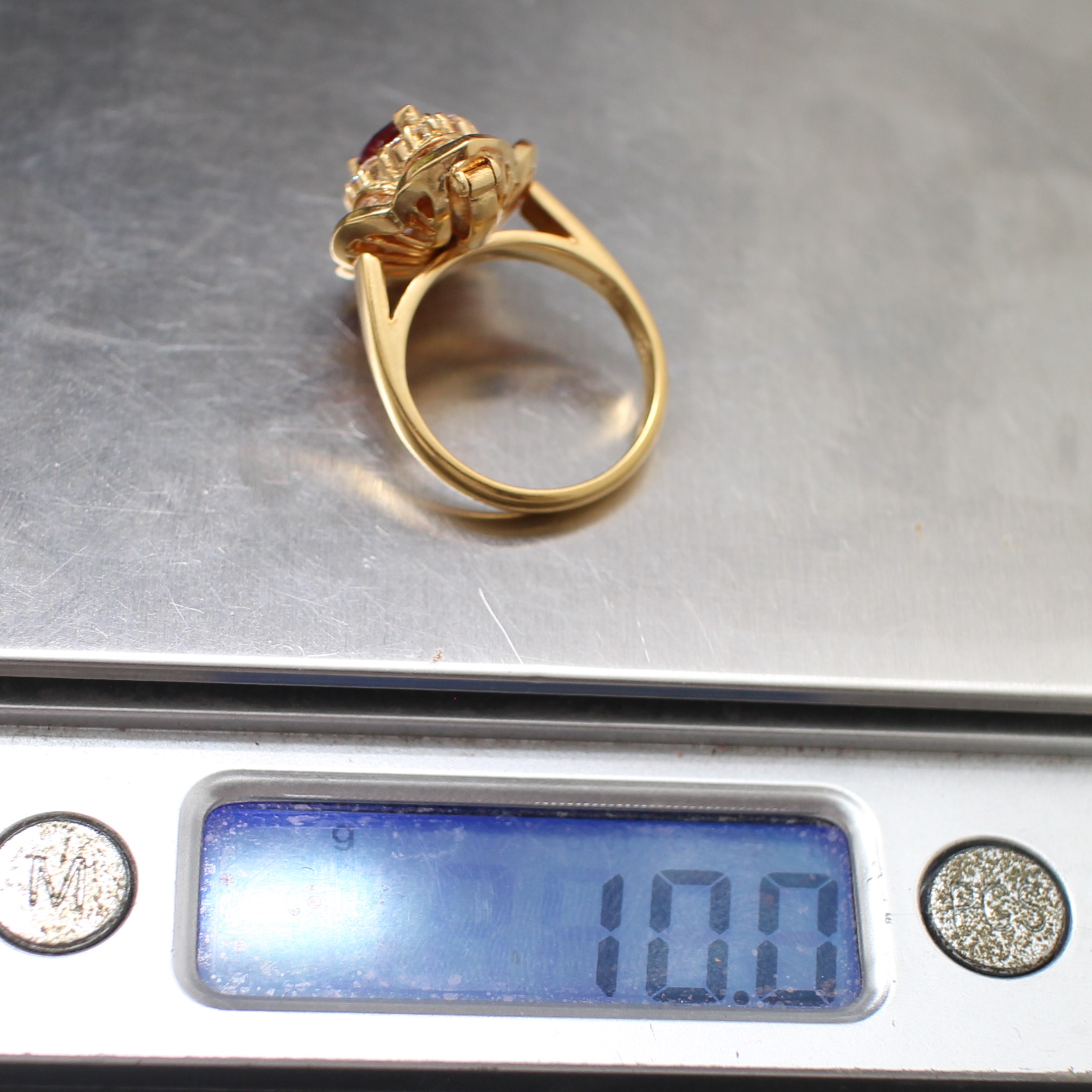 RG250348 แหวนทับทิมสยามทรงหยดน้ำล้อมเพชร เพชรแท้ 0.93 กะรัต ทองแท้ 18k นน.รวม 10 กรัม ขนาดแหวน 57 ถอดเป็นจี้ได้