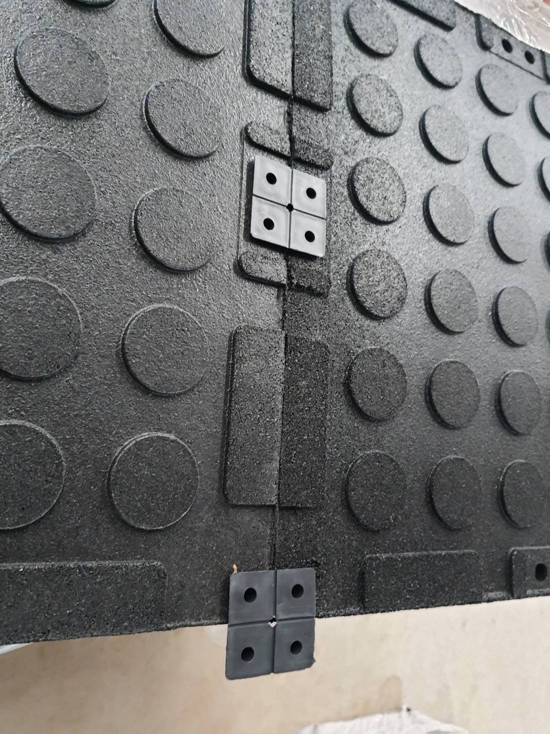 โรงงานผลิตในไทยแผ่นยางปูพื้นห้องฟิตเนสราคาส่ง