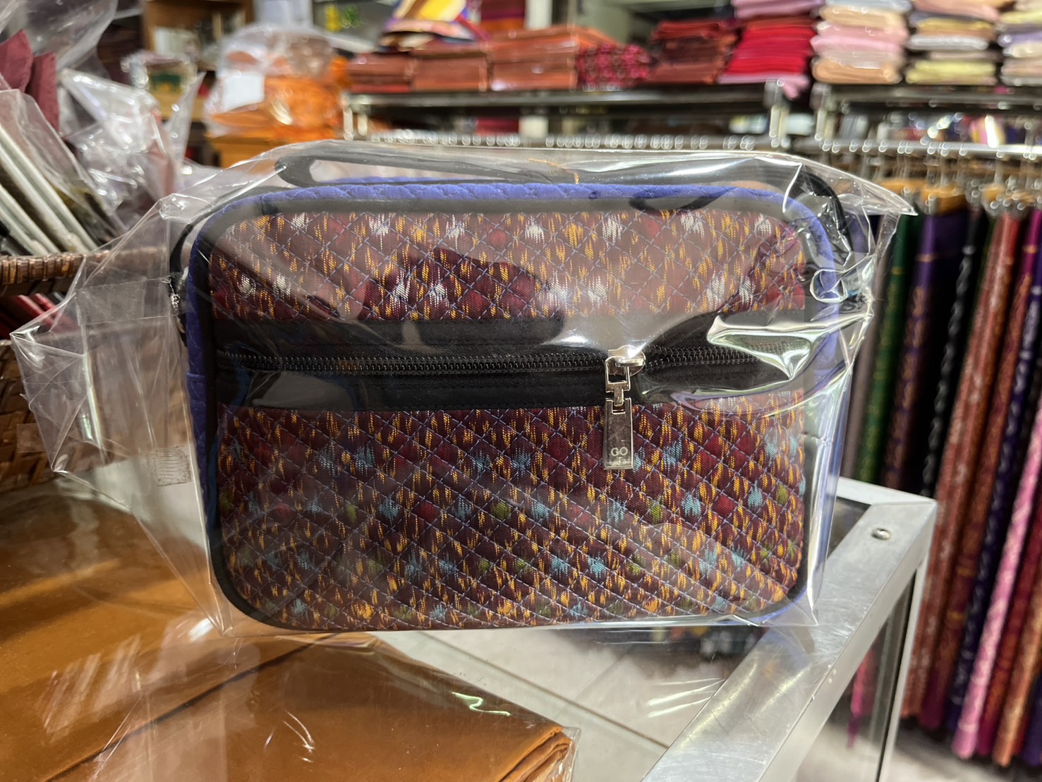 กระเป๋าถือ ผ้าไหมแท้ ขนาด 8x10นิ้ว สีม่วง สีน้ำตาล รหัส GLC-NY-12266710