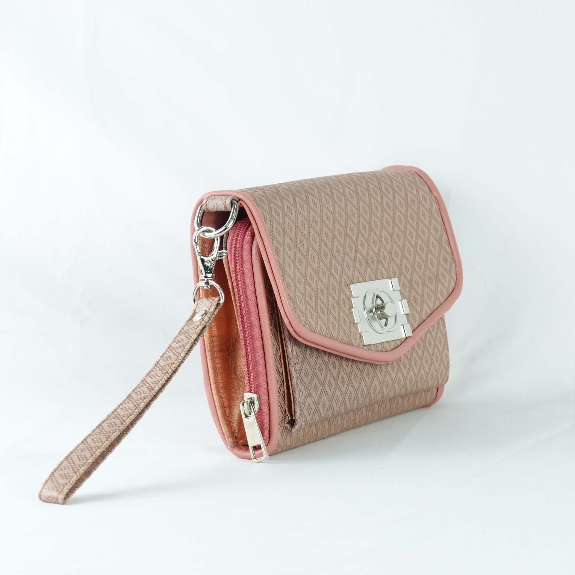 กระเป๋าถือไหมแท้ทรงคลัทช์ พร้อมสายสะพาย ขนาด 15x20ซม.สีครีมอมชมพู รหัส GO-TT-060568165