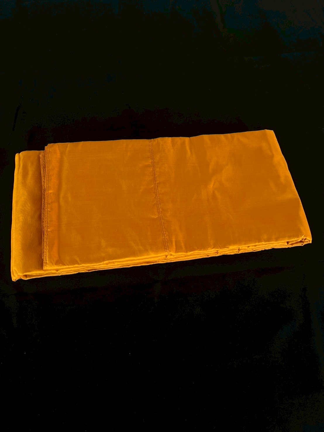 จีวรผ้าไหมแท้ เนื้อเรียบ สำหรับพระสงฆ์ เลือกสี เลือกไซส์ได้ CUT-NY-110568