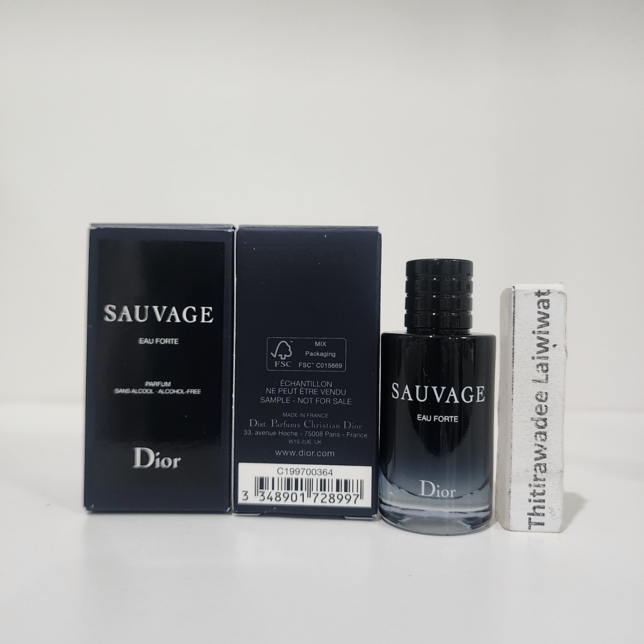 น้ำหอมจิ๋วมินิ Dior Sauvage Eau Forte Parfum 10ml แบบแต้มมีกล่อง ( Mini Perfume น้ำหอมขนาดพกพา) น้ำหอมจิ๋วมินิ ขวดน่ารัก ตั้งโชว์ก็สวย พกพาก็สะดวก หัวแต้มตามจุดชีพจร