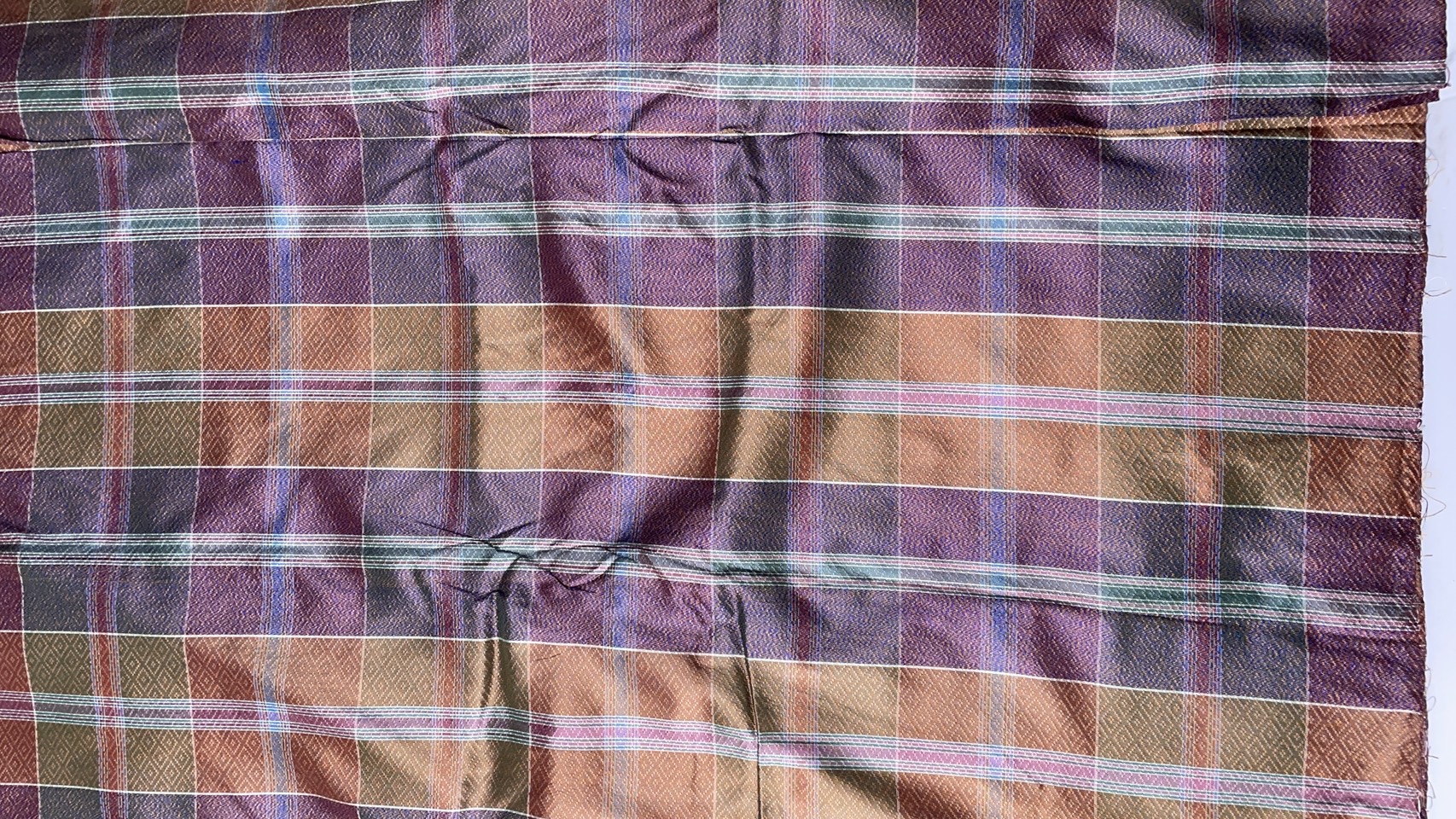 ผ้าไหมโสร่ง ไหมแท้ ยกดอกลูกแก้ว สีน้ำตาลสลับคละสี ขายตามความยาวเมตร รหัส R1B-76-P4284