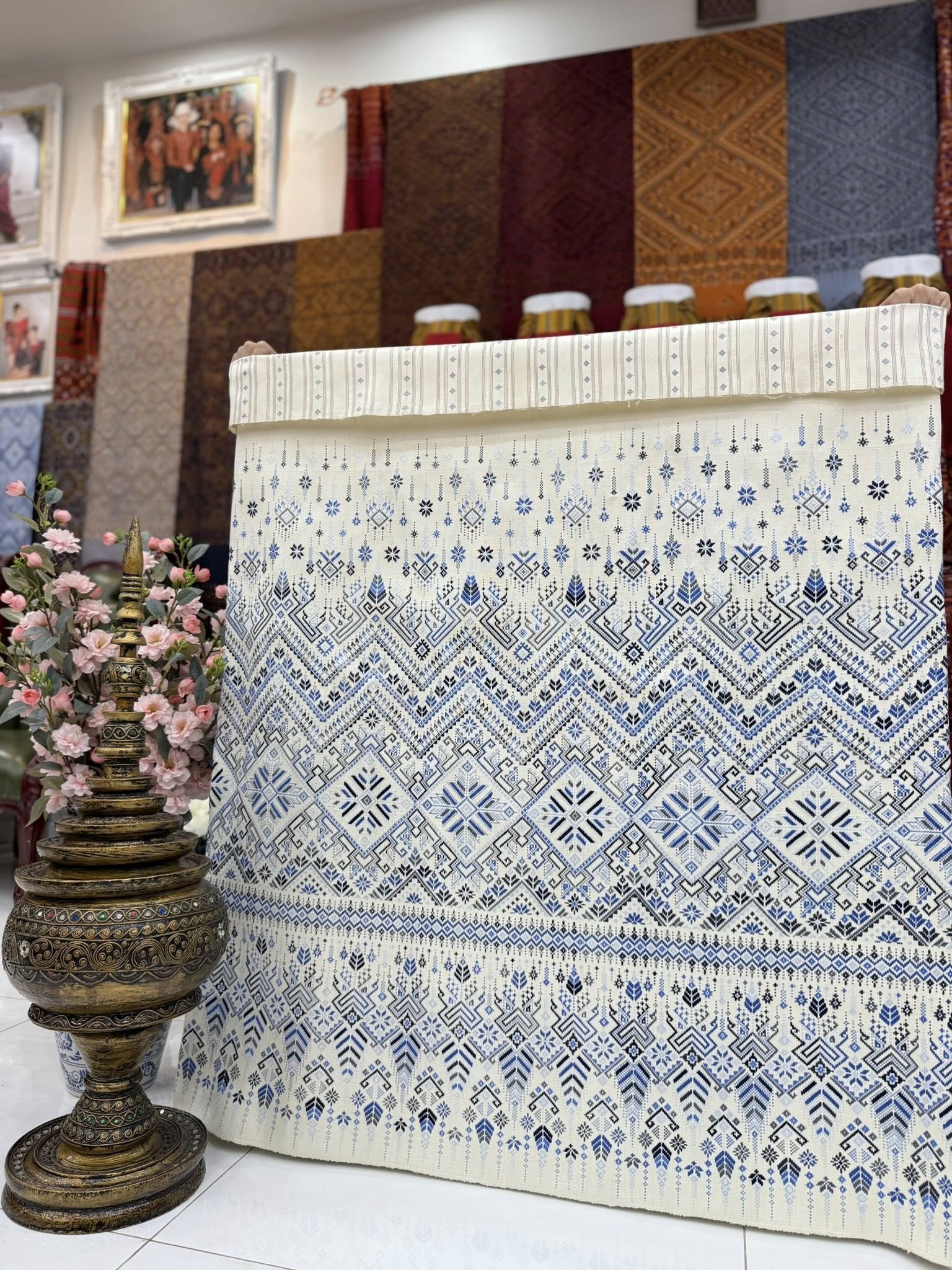 ซิ่น ผ้าไหมแพรวา ขนาด 1x2เมตร ลายผ้าสีฟ้า ท้องผ้าขาวครีม รหัส P-BM-0710681