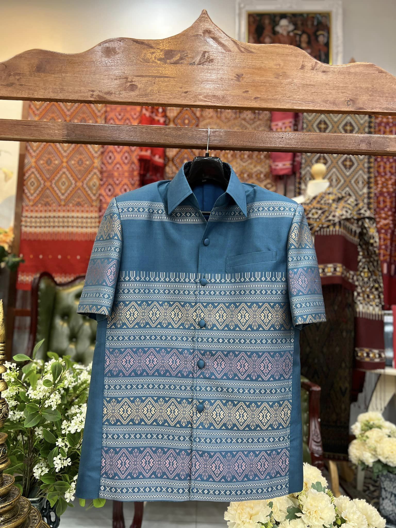 เสื้อสูทไหมแพรวา แขนสั้น พื้นสีฟ้าคราม เลือกตามไซส์ รหัส DR-BM-03086715171