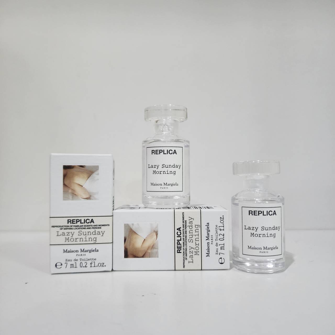 น้ำหอมจิ๋วมินิ Maison Margiela Replica Replica Lazy Sunday Morning 7ml แบบแต้มมีกล่อง ( Mini Perfume น้ำหอมขนาดพกพา) น้ำหอมจิ๋วมินิ ขวดน่ารัก ตั้งโชว์ก็สวย พกพาก็สะดวก หัวแต้มตามจุดชีพจร