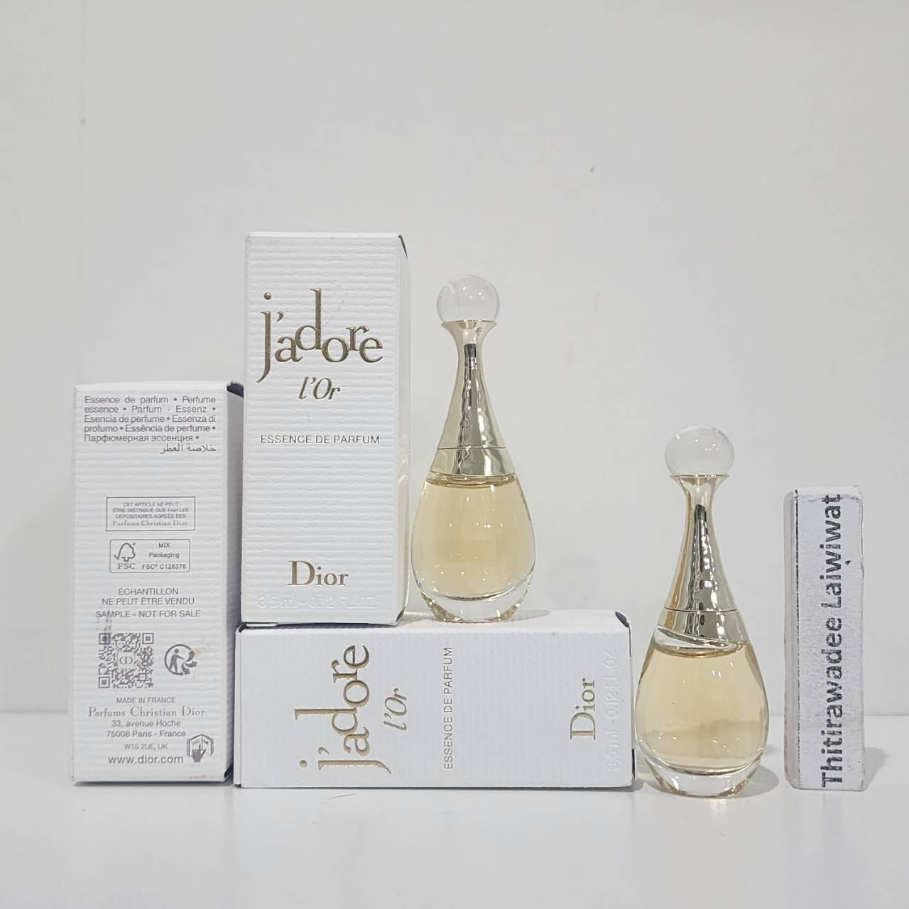 น้ำหอมจิ๋วมินิ Dior Jadore L'or Essence de Parfum 3.5mlแบบแต้มมีกล่อง ( Mini Perfume น้ำหอมขนาดพกพา) น้ำหอมจิ๋วมินิ ขวดน่ารัก ตั้งโชว์ก็สวย พกพาก็สะดวก หัวแต้มตามจุดชีพจร