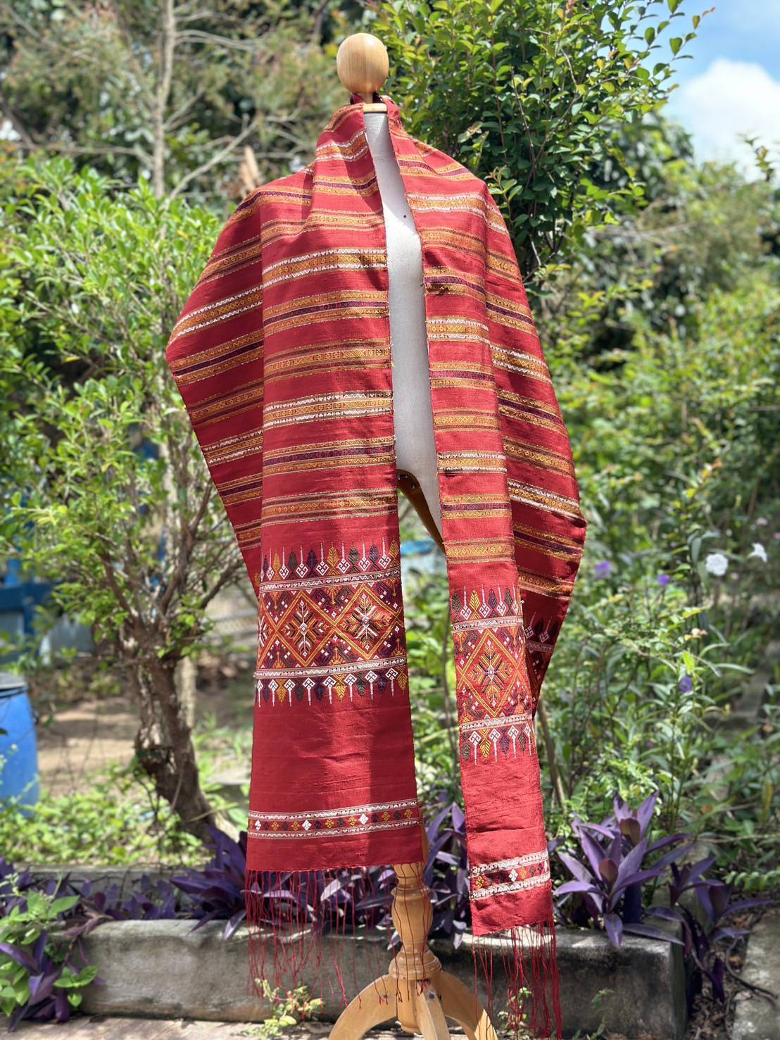 ผ้าคลุมไหล่ ไหมแพรวา ขนาด 50x 250ซม. สีแดง รหัส Z-PT-1017681706