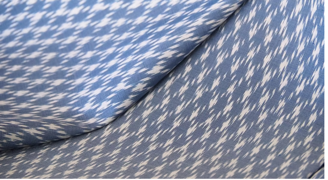 ซิ่น ผ้าไหมมัดหมี่ ไหมบ้าน ขนาด 1x2หลา พื้นสีฟ้าเทา รหัส CISP-CT-102540