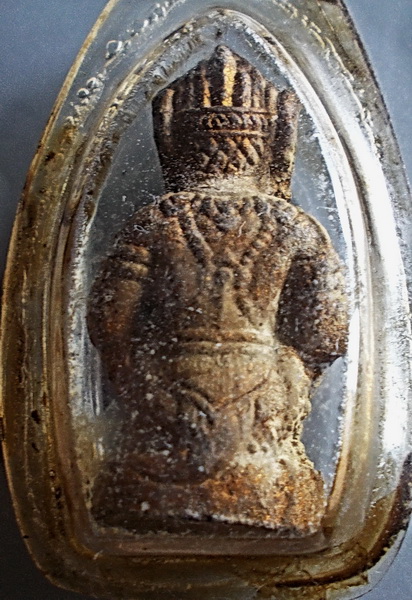 หนุมานหลวงปู่ทิม วัดละหารไร่ ตะกรุดทองคำ เนื้อผงพราย ปี 2515 ในเลี่ยมเดิม