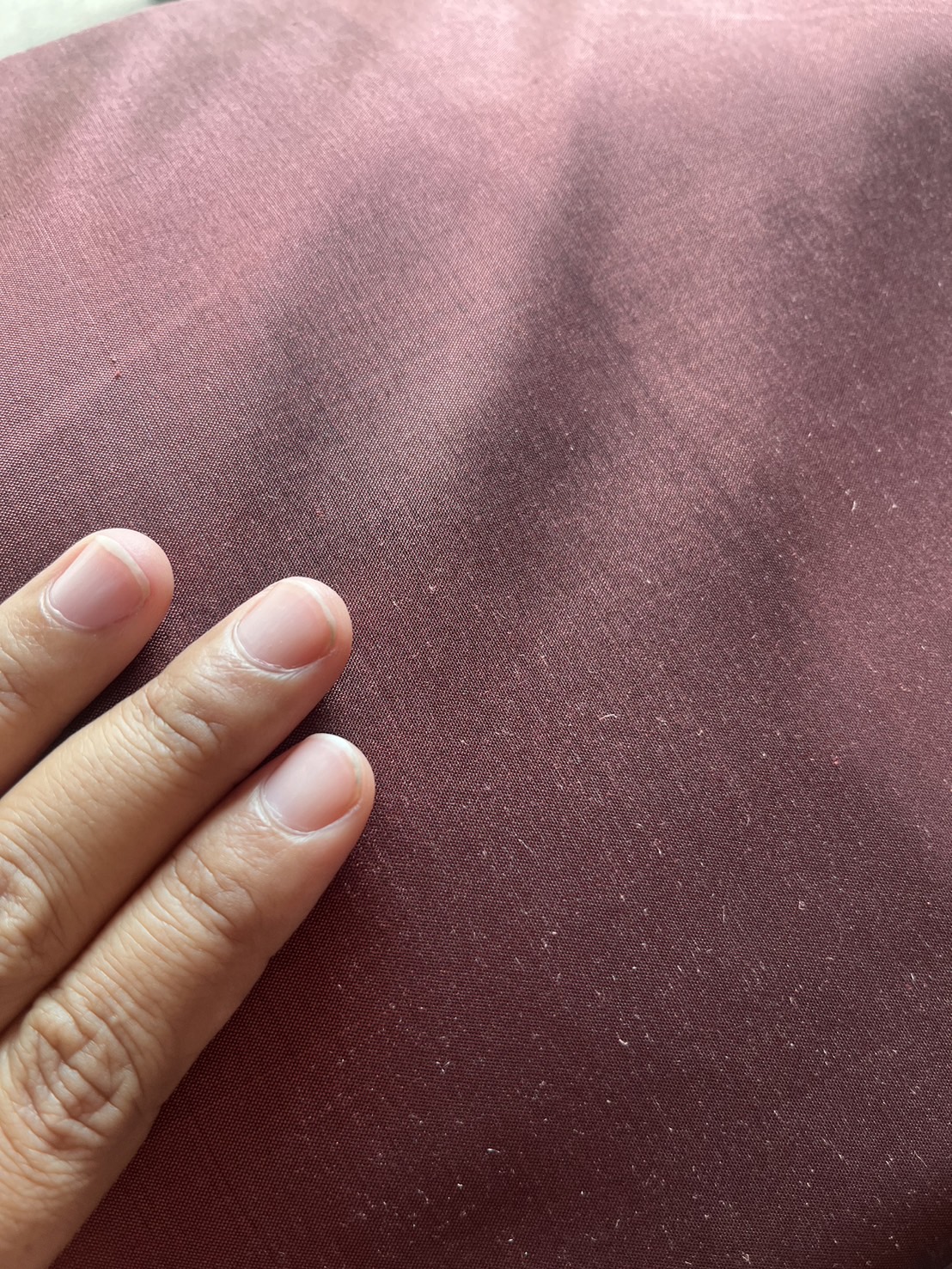 ผ้าไหมสีพื้น เนื้อเรียบ ไหมแท้ 2เส้น สีแดงเลือดหมูเข้ม (ราคาต่อหลา) รหัส C-NY-SKU-34679