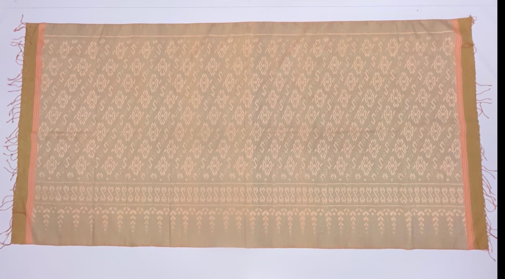 ผ้าไหมมัดหมี่ยกดอก 5ตะกอ สีธรรมชาติ ขนาด 1x2เมตร ลายสิริราชพัสตราภรณ์ สีครามเทาเหลือบชมพู รหัส L1-ME-08156814