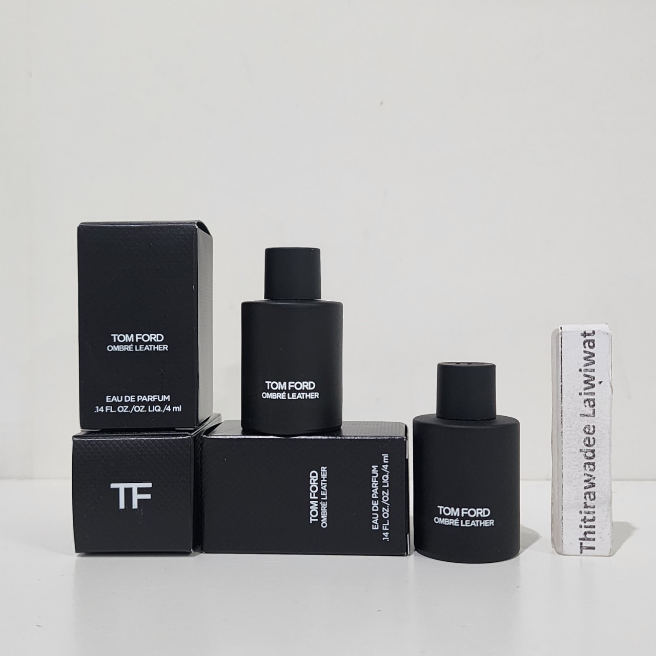 น้ำหอมจิ๋วมินิ Tom Ford Ombré leather Eau de Parfum 4mlแบบแต้มมีกล่อง ( Mini Perfume น้ำหอมขนาดพกพา) น้ำหอมจิ๋วมินิ ขวดน่ารัก ตั้งโชว์ก็สวย พกพาก็สะดวก หัวแต้มตามจุดชีพจร