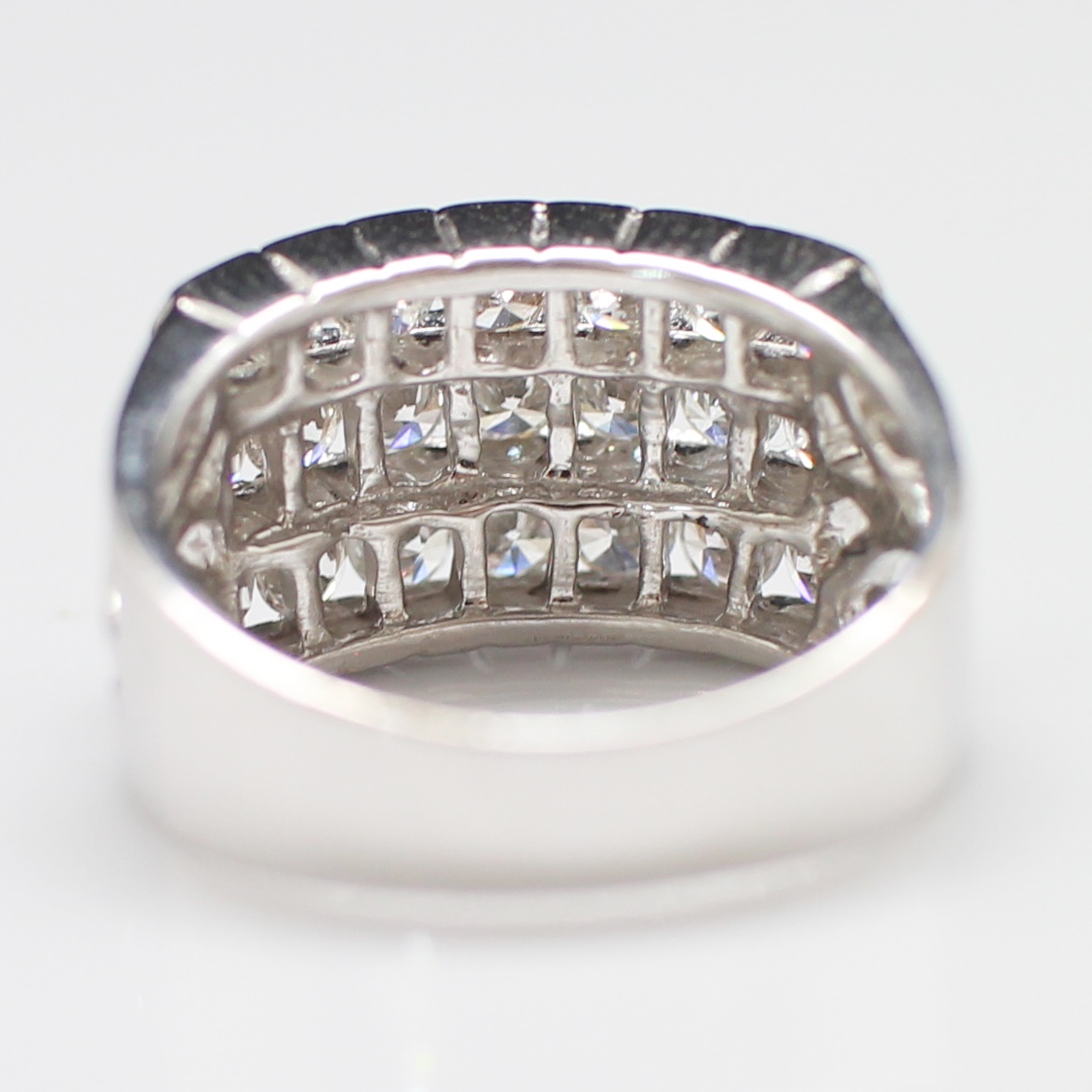 RG250158 แหวนเพชรแถวสามแถว เพชรแท้ 21 เม็ด 2.10 กะรัต ทองแท้ 18k นน.รวม 5.7 กรัม ขนาดแหวน 53