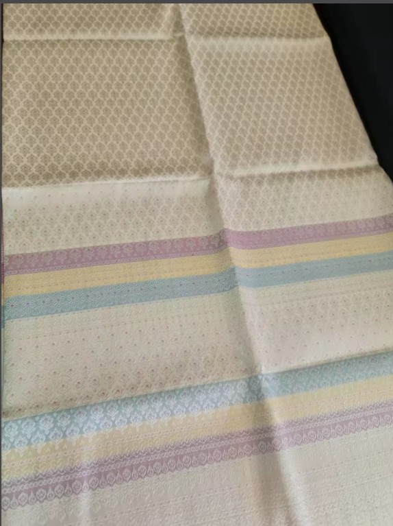 ซิ่น ผ้าไหมยกดอกสุรินทร์ 32ตะกอ ยกเกสร ไหมแท้ 1x2 เมตร สีครีม เชิงริ้ว N11-119-1202681