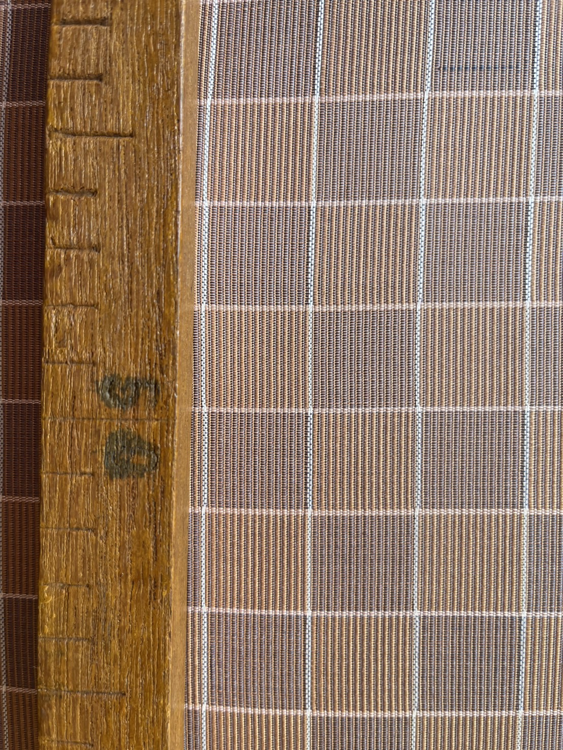 ผ้าไหมลายเกล็ดเต่า ไหมแท้ สีน้ำตาลธรรมชาติ ขายตามความยาวหลา รหัส R1D-76-01296810