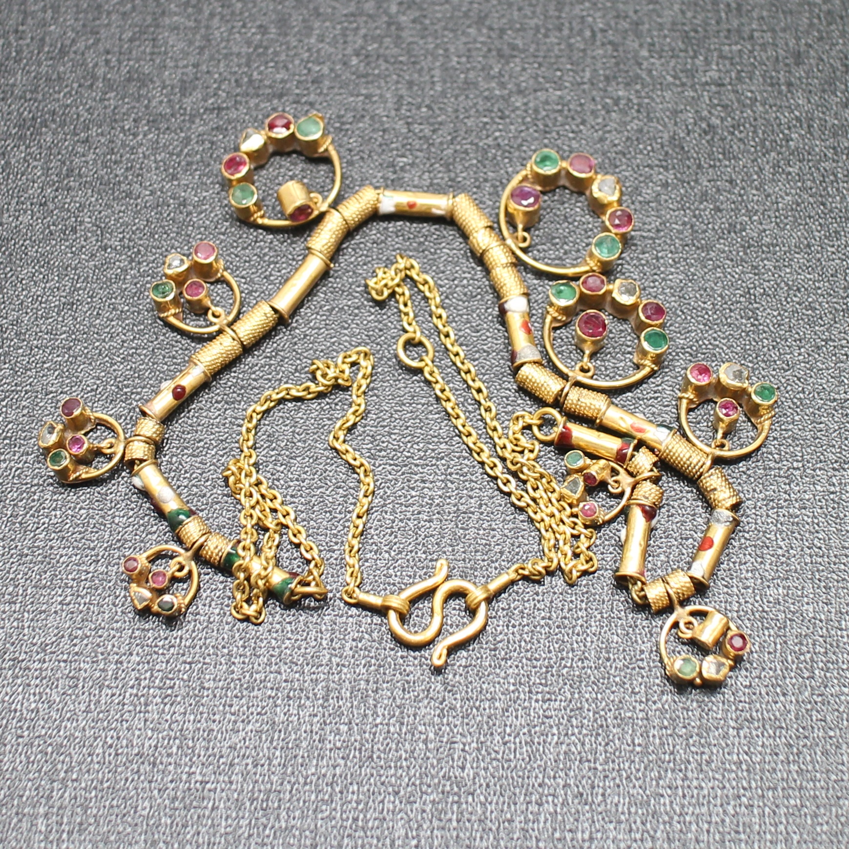 NL25263 สร้อยคอลูกไม้ปลายมือสามสี ทับทิม มรกต เพชรซีก ทองแท้ 90% นน.รวม 21.19 กรัม ยาว 16-17 นิ้ว