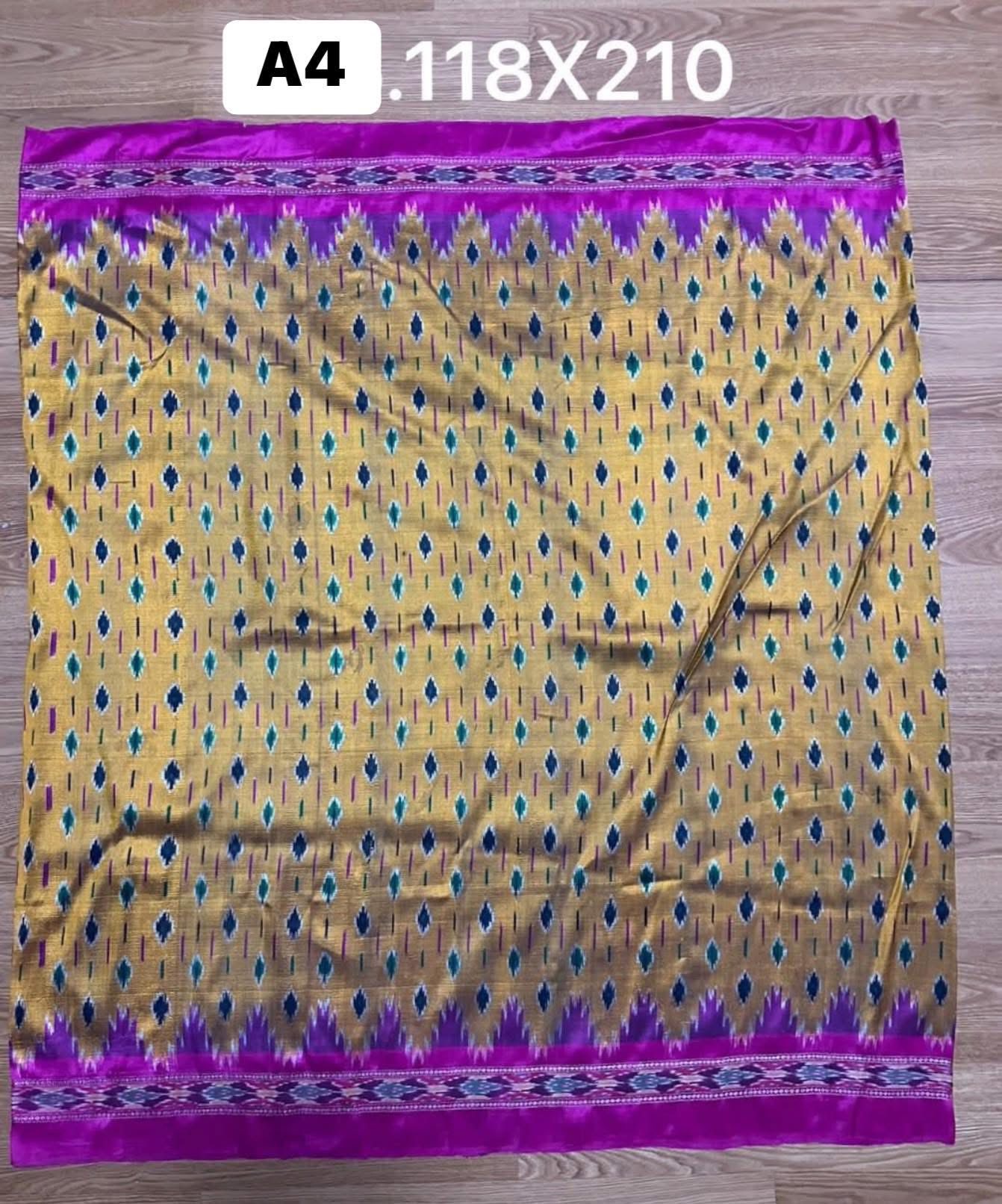 ซิ่น ไหมมัดหมี่ ผ้าปาโตล่า ขนาด 118x210ซม. พื้นสีเหลืองเชิงชมพู รหัส N9-SIL-051768A4