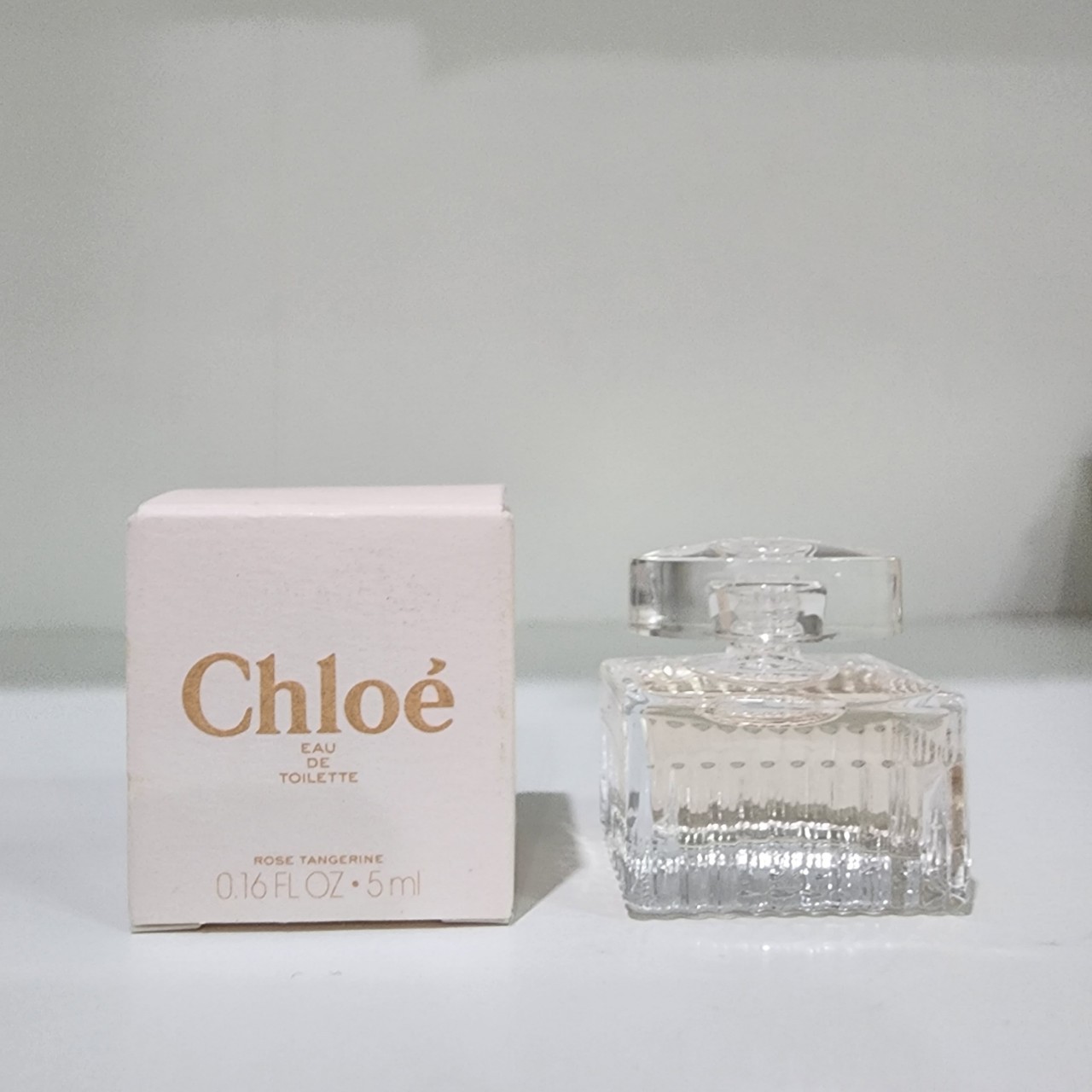 น้ำหอมจิ๋วมินิ Chloe Rose Tangerine edt 5ml พร้อมกล่อง ( Mini Perfume น้ำหอมขนาดพกพา) น้ำหอมจิ๋วมินิ ขวดน่ารัก ตั้งโชว์ก็สวย พกพาก็สะดวก หัวแต้มตามจุดชีพจร