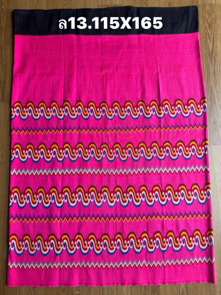 ซิ่น ลุนตยาไหมแท้ ทอร้อยกระสวย ขนาด 115x165ซม พื้นสีชมพู รหัส N9-SIL-05086711298