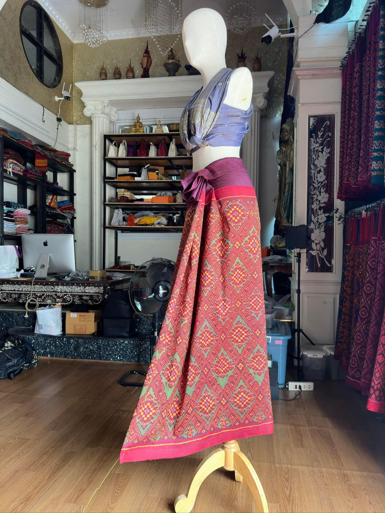 ซิ่น ไหมมัดหมี่รุ่นพิเศษ งานทอ 3ตะกอ ขนาด 115x165ซม สีม่วง รหัส N9-SIL-JA4