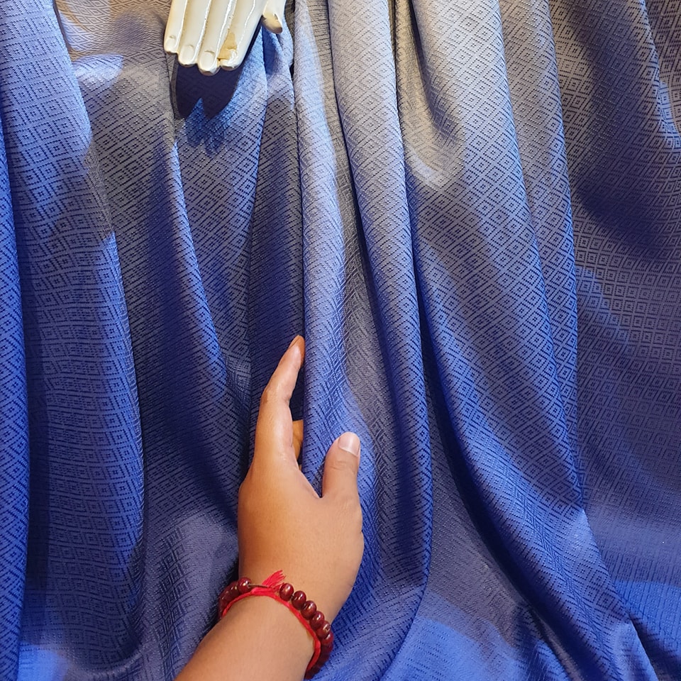 ผ้าไหมสีพื้นโมเดิร์น ยกดอกลูกแก้ว มัดย้อมสไลด์ สีน้ำเงิน เลือกขนาด รหัส BT-TT1027661